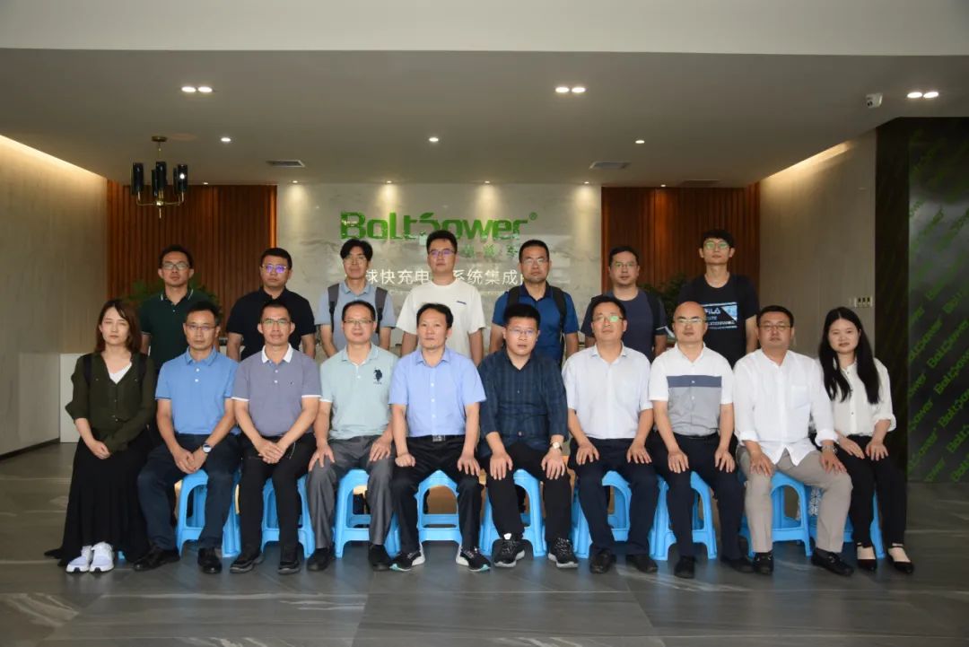 全國儲能產(chǎn)業(yè)巡回調(diào)研團走進電將軍儲能生產(chǎn)基地